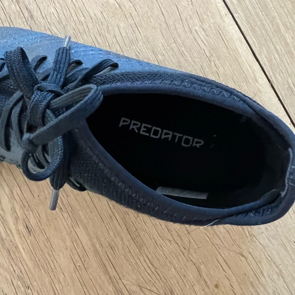 Adidas Predator size 4 - Picture 3 of 5
